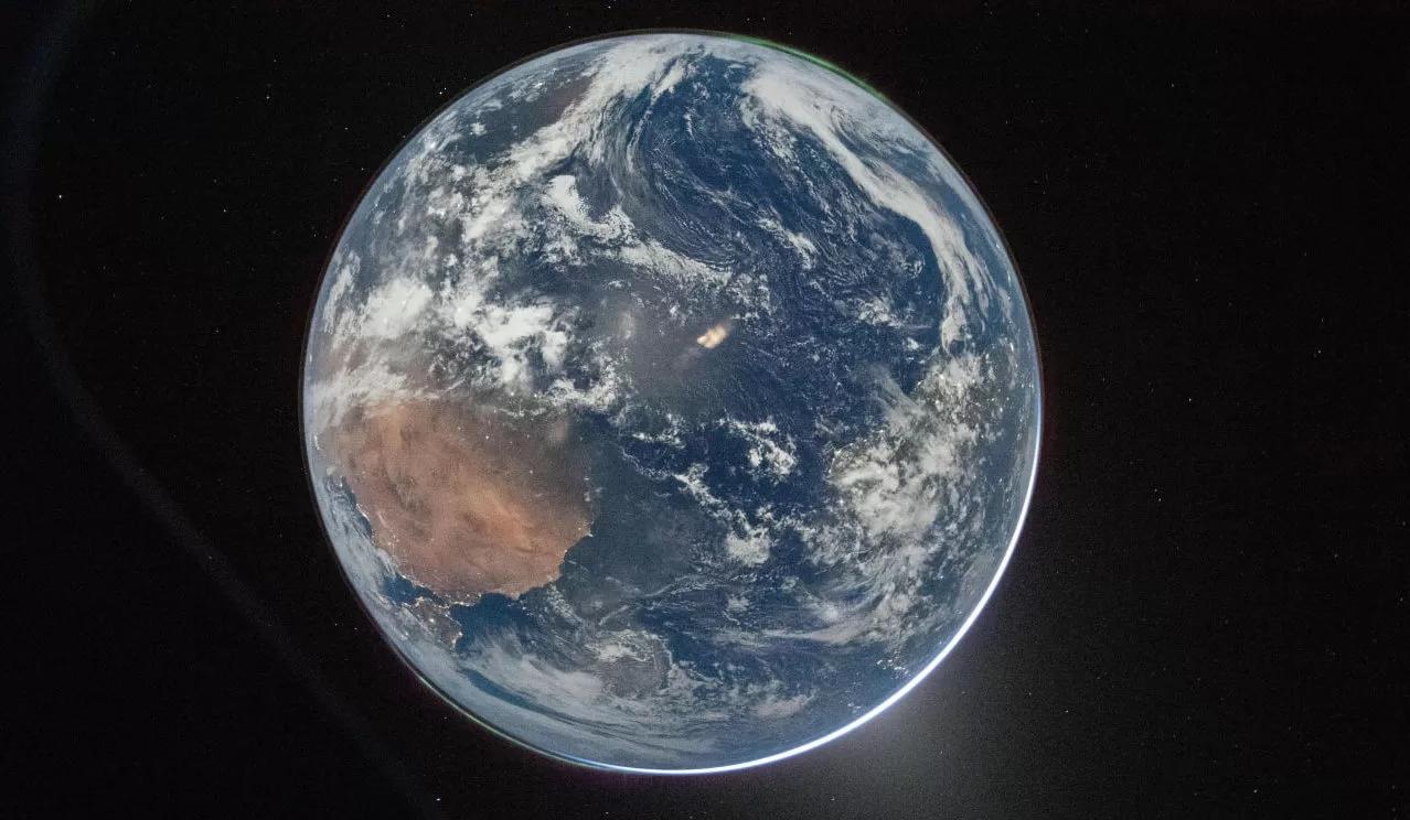 Artemis II Astronauts Capture Stunning Earth Images From Lunar Orbit