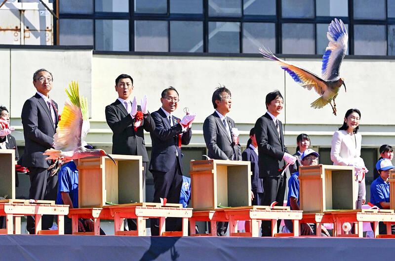 Japan Releases 8 Crested Ibises Into The Wild In Hakui, Noto Region