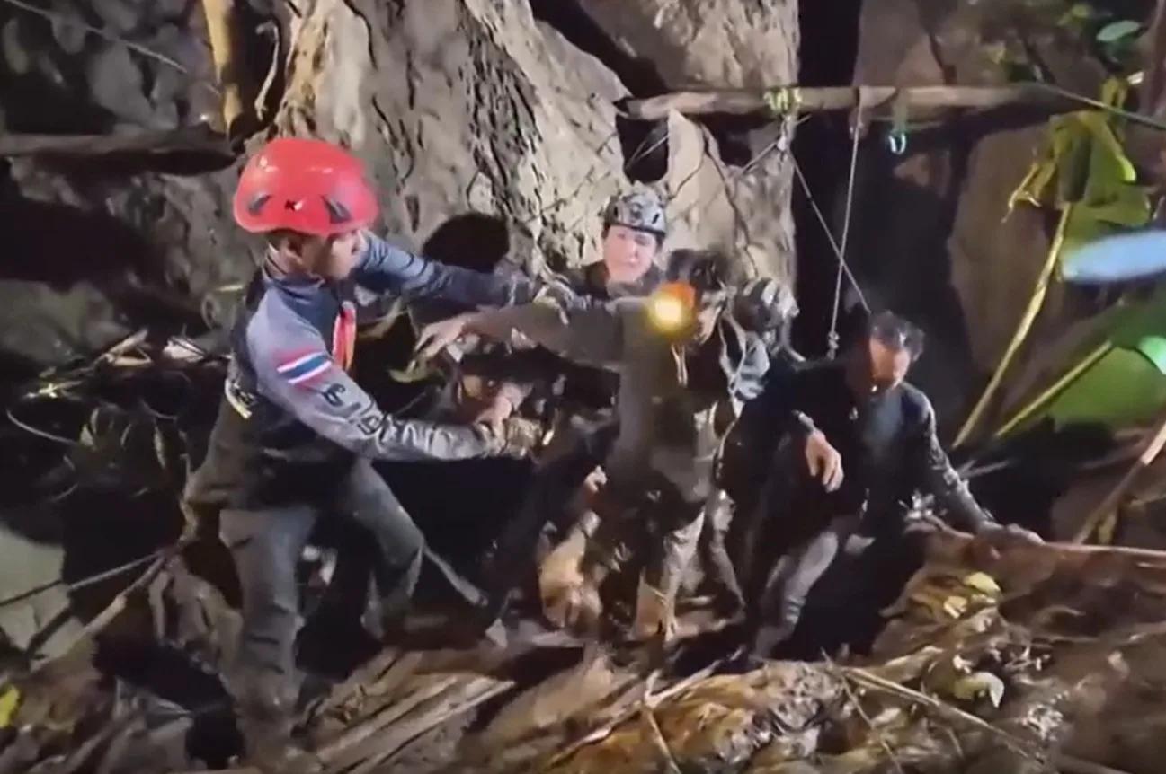 Rescuers Evacuate Four Villagers From Flooded Laos Cave After 10 Days, Two Still Missing