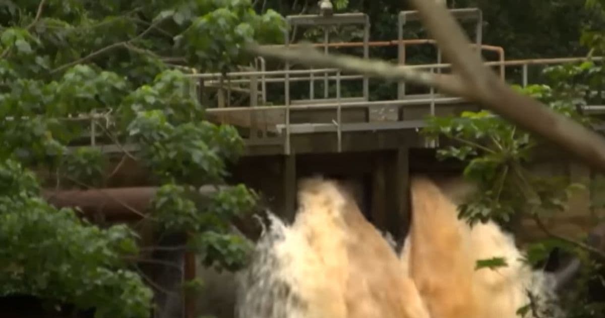 Authorities order thousands to evacuate as Wahiawa Dam on Oahu faces imminent collapse.