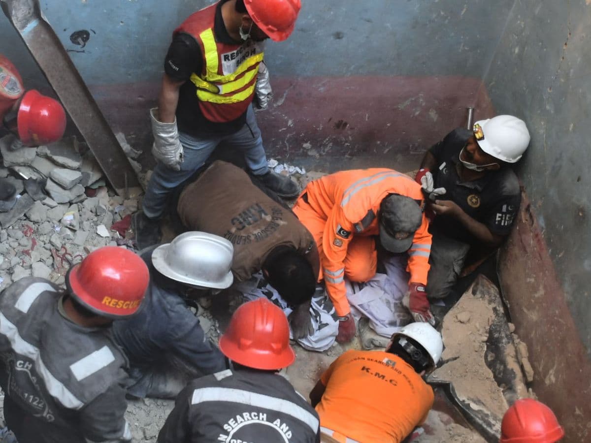 Gas Explosion Rips Through Karachi Apartment, Collapses Building and Kills 16 During Pre-Dawn Ramadan Meal